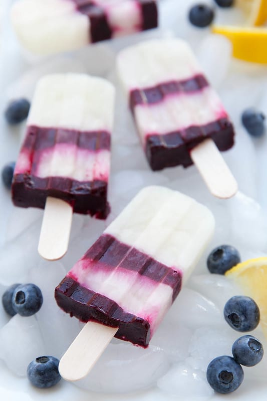 paletas heladas de frutos rojos