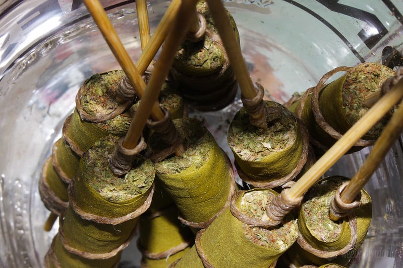 Cómo se hacen los thai sticks de cannabis