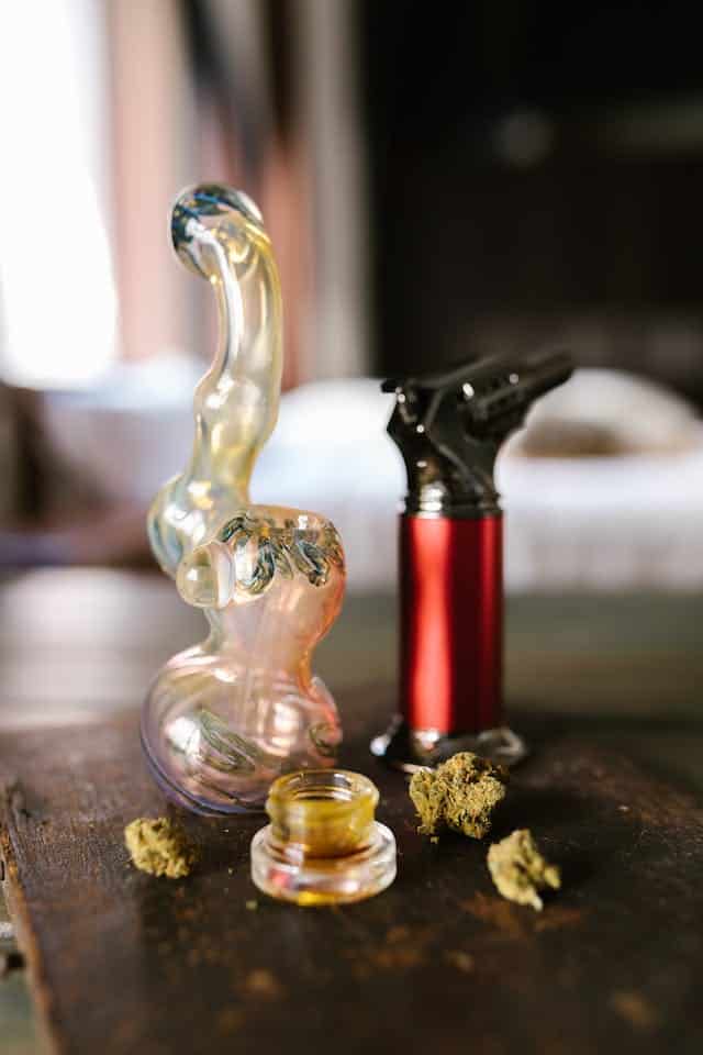 Cómo utilizar un burbujeador de cannabis